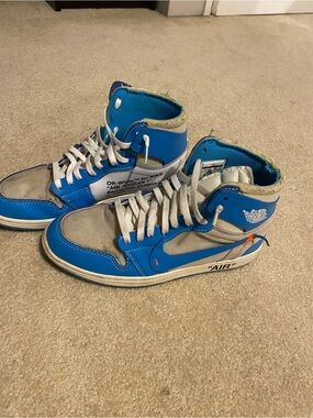 Jordan Low-Top Sneaker Interior in Blue and Cream